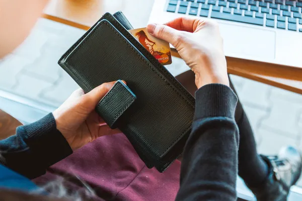 https://www.diamondfn.com/wp-content/uploads/2024/04/wallet-54e1d7464f_1920_original.webp